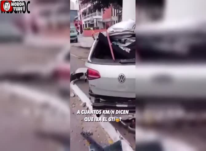 Video :A folded Golf GTI around a lamppost
